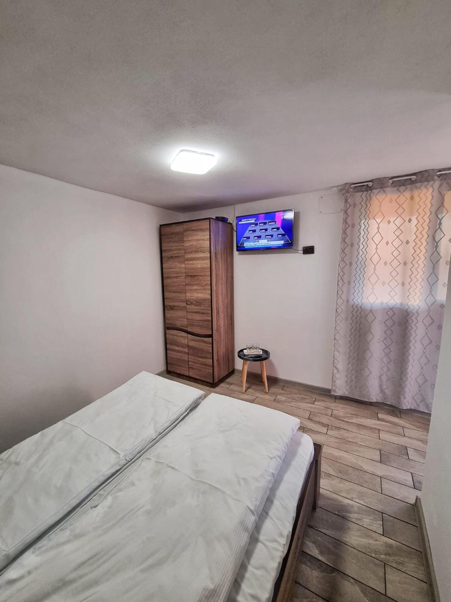 Cabana Varad Coronini Moldova Veche Exterior photo