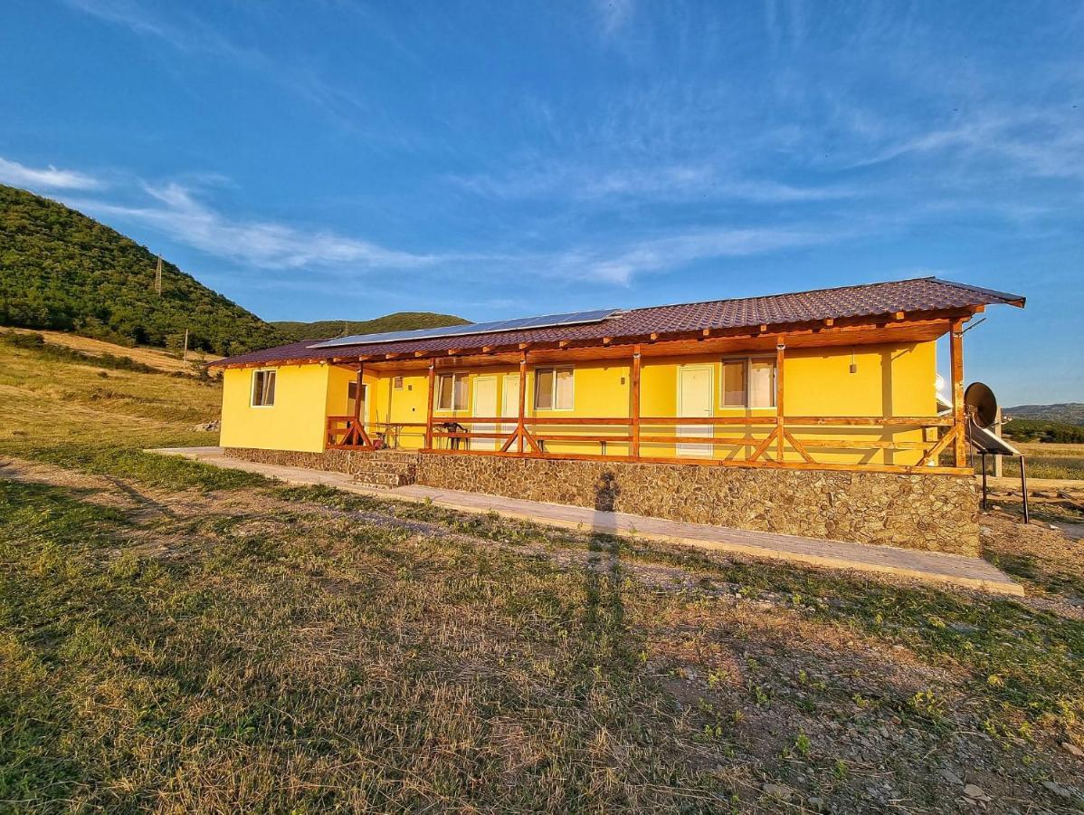 Cabana Varad Coronini Moldova Veche Exterior photo